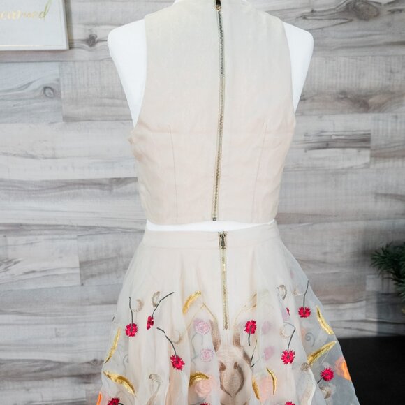 Bebe neutral two piece set with florals - Picture 2 of 5